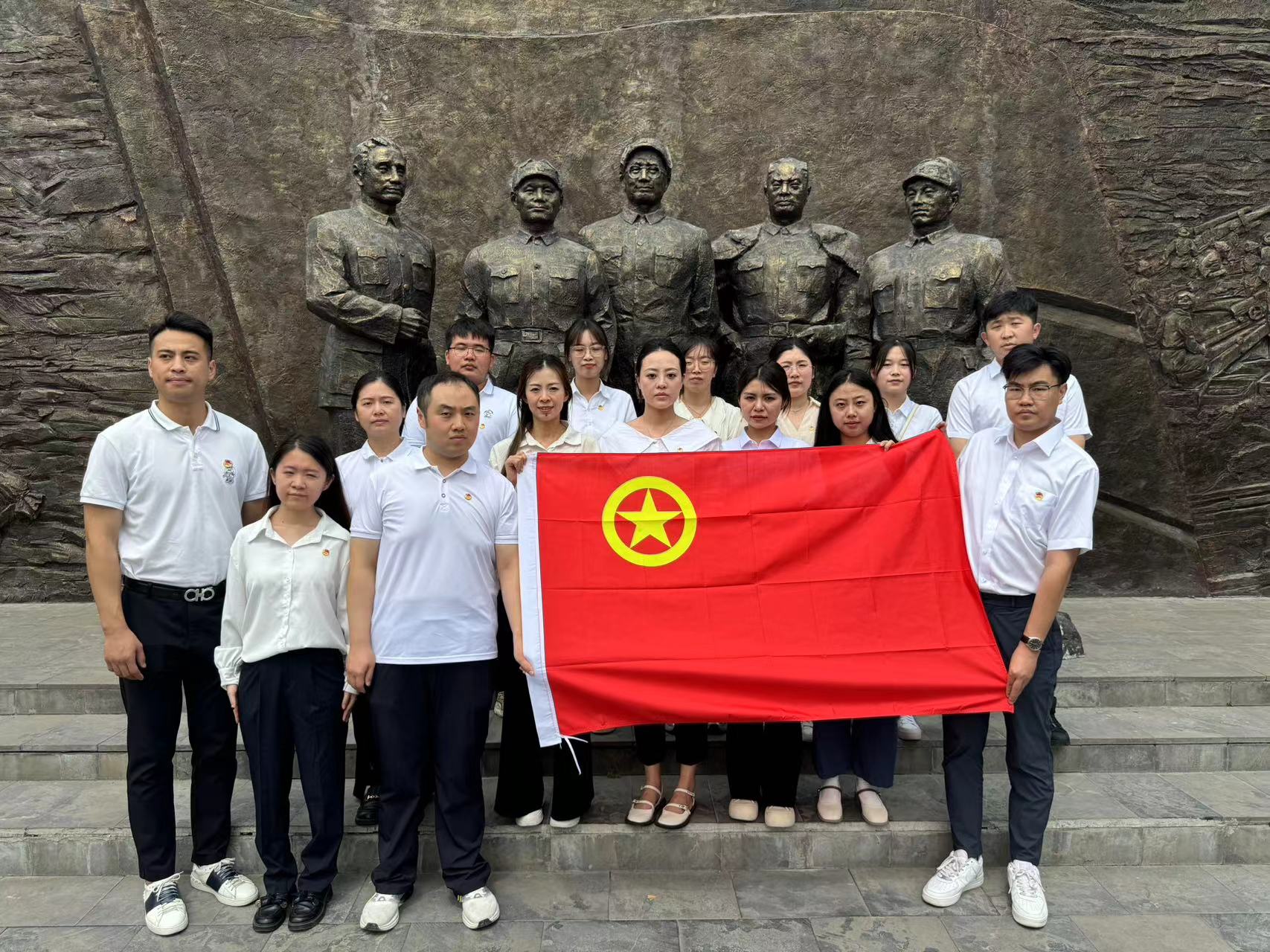 “七一”活動(dòng)合影(2024.6.28)